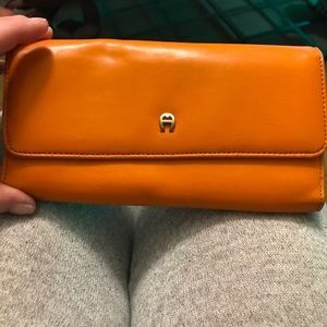Used but like new, very nice orange wallet!!
